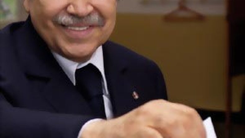 بوتفليقة يُبقي على حالة الغموض حول ترشحه للعهدة الثالثة