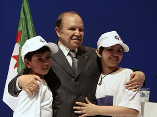 La presse étrangère soutient majoritairement  Bouteflika