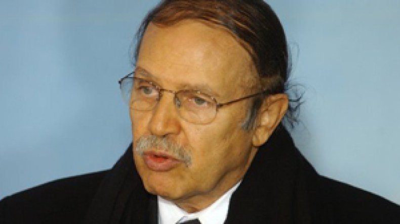 بوتفليقة يتعهد بمراجعة سياسة التكفل بالفقراء والمحرومين