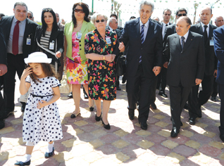Ahmed Ben Bella accompagne Bouteflika à Tlemcen