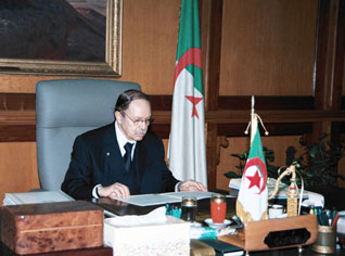 Algeria: President Bouteflika signs 2012 Finance Law