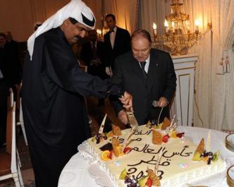 En visite pour discuter avec Bouteflika, Cheikh Hamad remercie  l’Algérie pour son soutien à son dossier pour la CM 2022