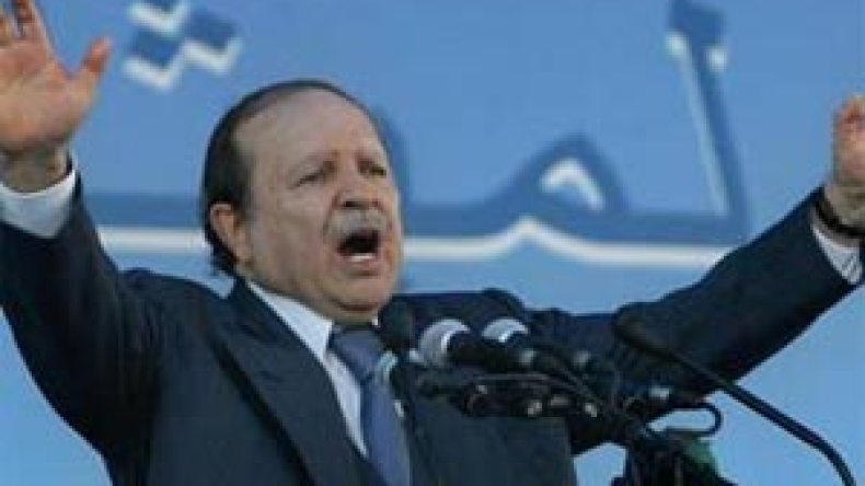 نقاط ظلّ ورسائل مشفرة في حوار بوتفليقة