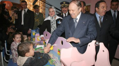 Bouteflikaâ€™s supporters deliver 1.5 million signatures