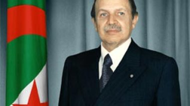 Des chaussures chinoises portant la photo du président Bouteflika