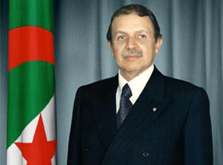 Des chaussures chinoises portant la photo du président Bouteflika