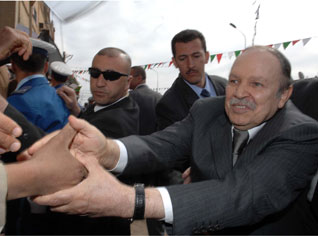 Bouteflika éponge les dettes des agriculteurs