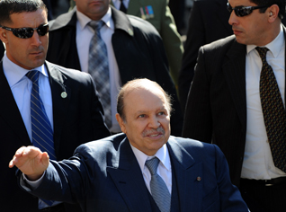 Le Président Abdellaziz Bouteflika promet un relèvement du “SMIG” lors de la prochaine tripartite.