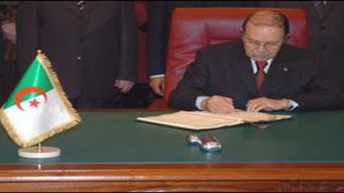 Le président Bouteflika signe plusieurs accords, conventions et traités internationaux