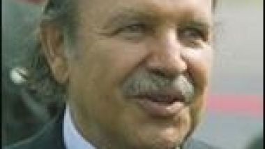 President Bouteflika urges teachers and researchers to develop syllabuses