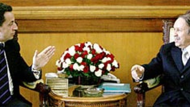 خطفوا ابنيه ونقلوهما إلى فرنسا