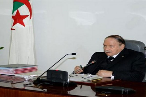 Bouteflika signe six décrets portant ratification d’accords internationaux