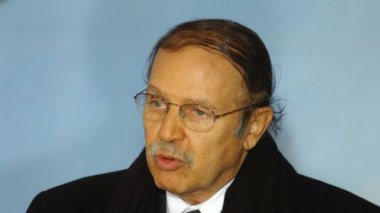 Le président Bouteflika reçoit le ministre italien de la Défense