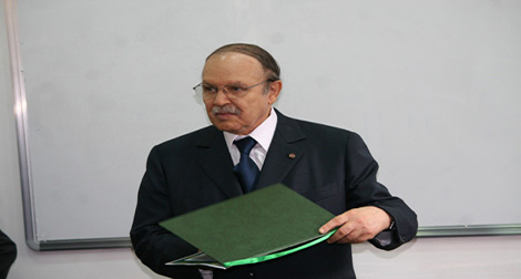 Bouteflika signe quatre conventions arabes
