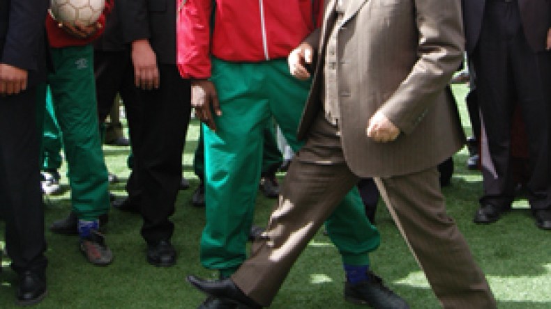 زوما  يجدد  دعوته  لبوتفليقة   لحضور  افتتاح  المونديال