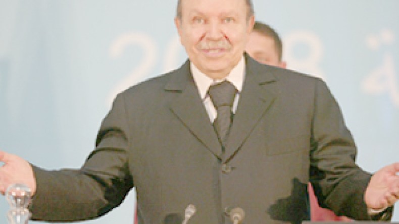 بوتفليقة : رفع حالة الطوارىء خطوة في مسار الإصلاحات الشاملة