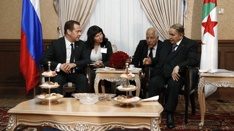 بوتفليقة يستقبل مدفيديف