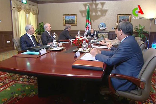 Bouteflika chairs meeting about Libya and Mali