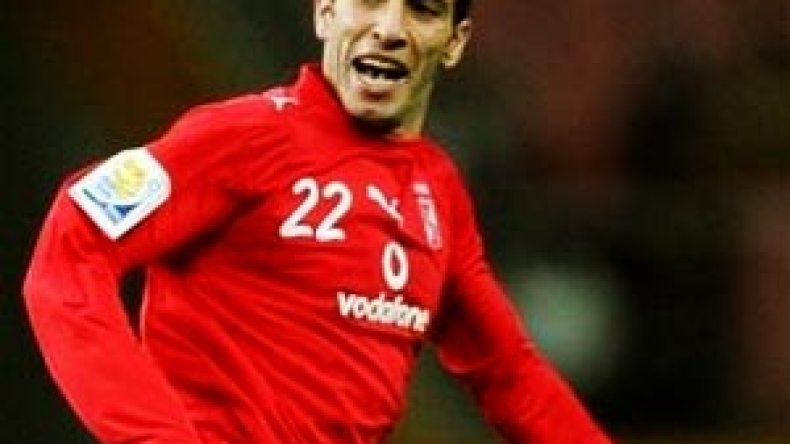 مصريون يدعون أبو تريكة للاعتزال بعد ما تحول إلى مجرد “شبح على الميدان”؟!