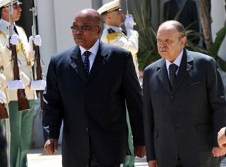 Malgré la présence de Bouteflika aux cotés de Sarkozy, l'Afrique n'a plus besoin de la France