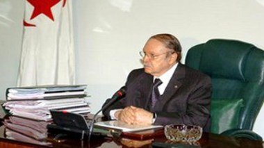 Finally, Bouteflika in cabinet meeting