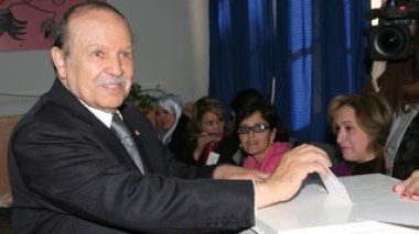 Bouteflika réélu avec 90,24% des voix