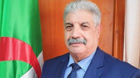 وزير التعليم العالي يخاطب أسرة القطاع بالعربية والإنجليزية