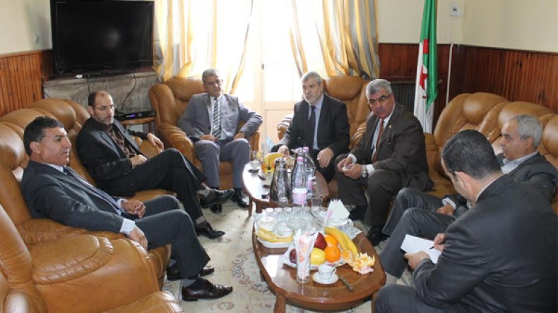 هل ستنجح السلطة والمعارضة في التوصل إلى دستور توافقي؟