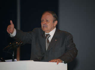 Plus de 1000 repentis annoncent leur soutien à Bouteflika