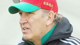 حديث‭ ‬عن‭ ‬إبعاد‭ ‬مقلاتي‭ ‬ومالك‭ ‬والاستعانة‭ ‬بمساعد‭ ‬جزائري