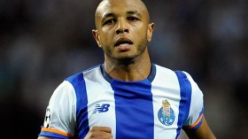 ياسين براهيمي يصاب ومشاركته أمام غامبيا لم تتأكد