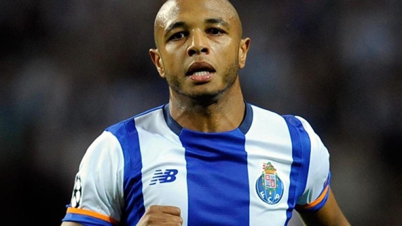 ياسين براهيمي يصاب ومشاركته أمام غامبيا لم تتأكد