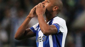 “الكاف” تختار براهيمي ضمن التشكيلة المثالية الإفريقية في 2014