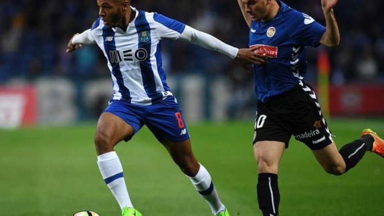 براهيمي مُطالب بالبقاء في بورتو