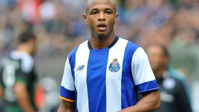 براهيمي يتوهج بثنائية ويُختار الأفضل