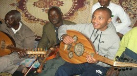 براهيمي عازفا فوق العادة … على العود