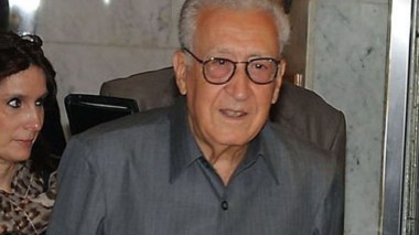 Lakhdar Brahimi effectue une brève visite à Beyrouth avant son départ pour la Syrie