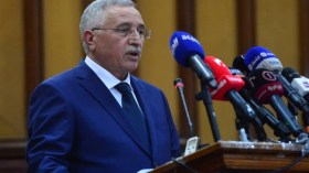 بن صالح ينهي مهام وزير العدل سليمان براهمي