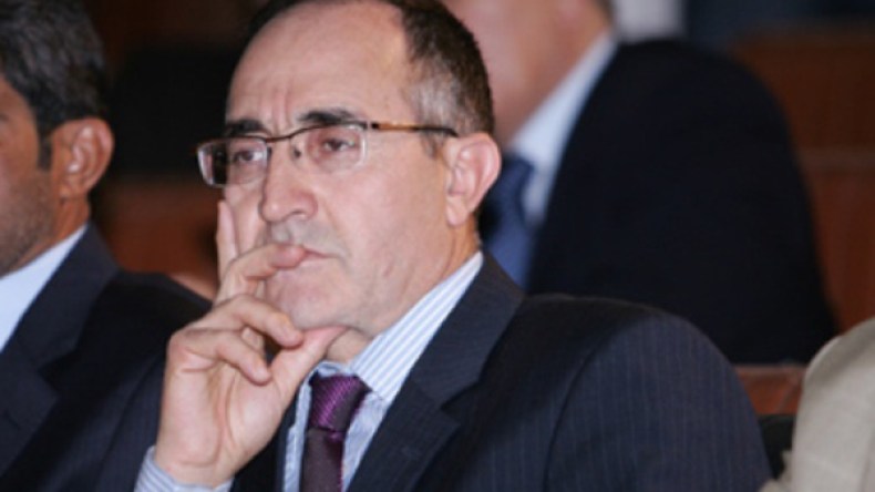 مبارك عبد الغني لخلافة براهمية على رأس النادي الهاوي للعميد