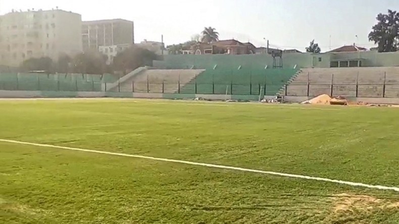 البلدية تعد بإنهاء الأشغال في ملعب براكني قبل بداية البطولة