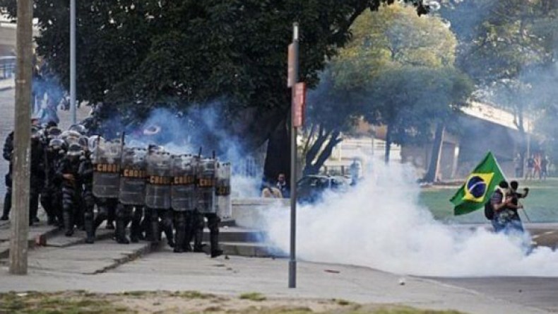 البرازيل: سكان الصفيح يحتجون بماراكانا لثالث يوم