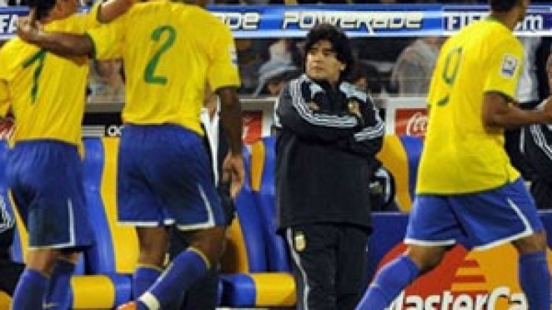 البرازيل تهين الأرجنتين ومارادونا وتتأهل إلى المونديال