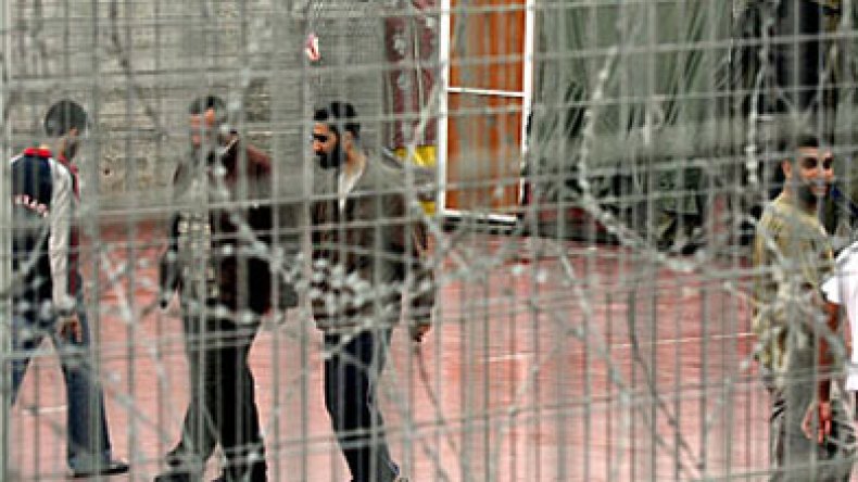 مئات الجزائريين يقبعون بالسجون البريطانية