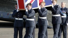 نصف جنود بريطانيا يفكرون فى الاستقالة من الجيش