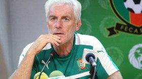 إقالة بروس من عارضة منتخب الكاميرون