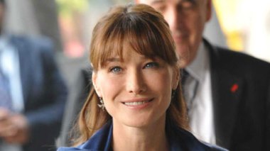 Carla Bruni ou le délicat retour de l'ex-Première dame sous les projecteurs