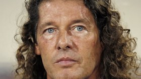 وفاة المدرّب الفرنسي برونو ميتسو بعد صراع مع السرطان