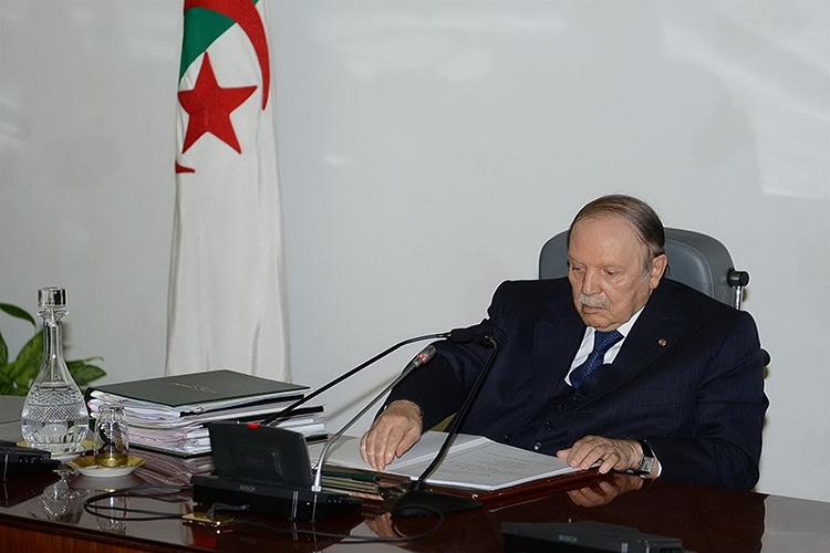 Bouteflika met fin aux fonctions de Benyounès, Kadi et Khomri