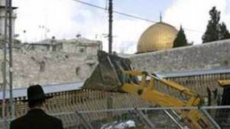خطيب المسجد الأقصى: القدس أصبحت معلقة في الهواء