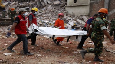 Effondrement d’un immeuble au Bangladesh: plus de 400 morts et des dizaines de disparus